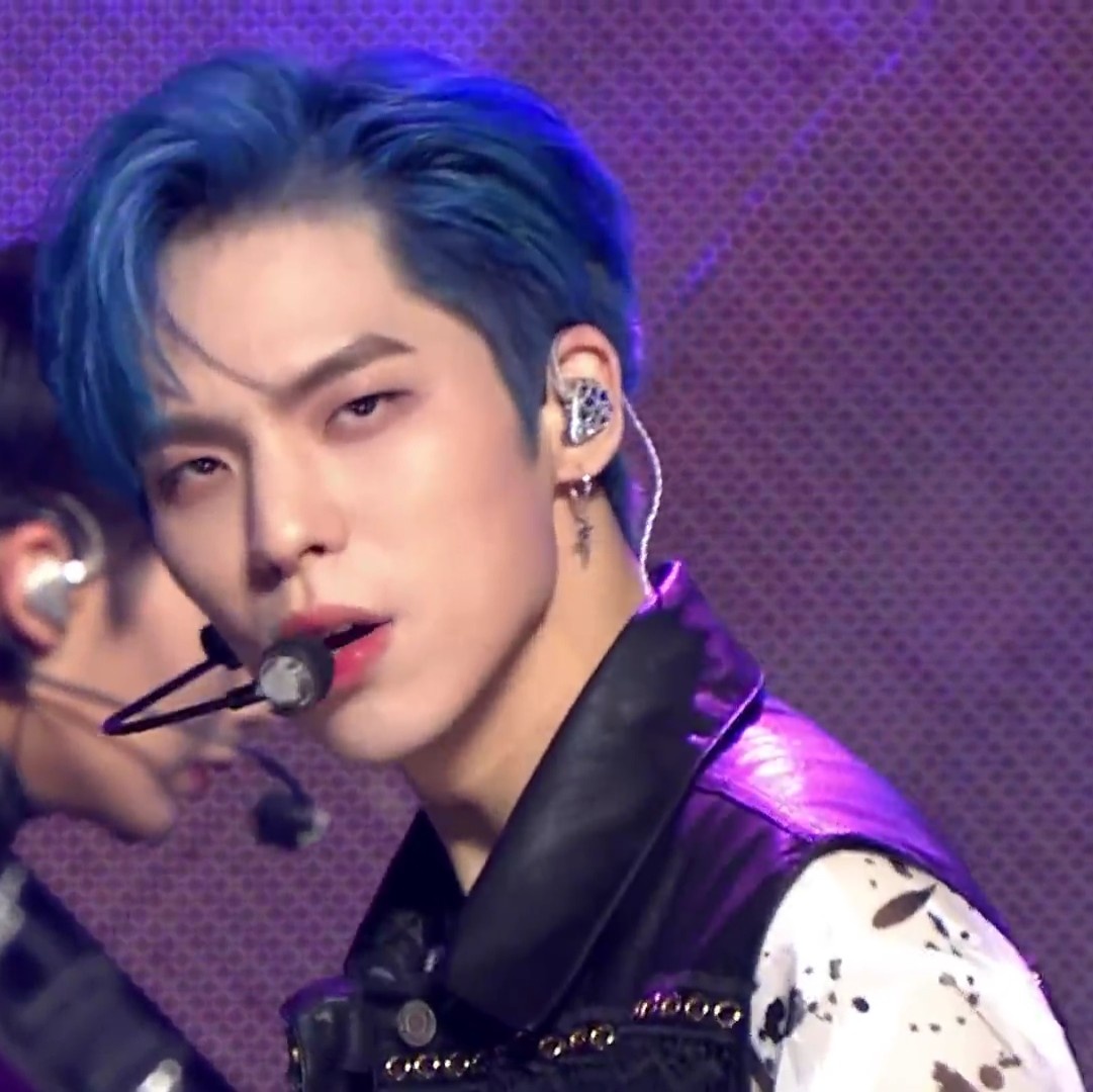 BXLOOK's tweet photo. his visual is no joke https://t.co/3z7kI0uM7G