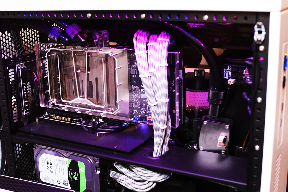 hyp36rmax's tweet photo. 2021 PC Refresh with @AMDRyzen 5950X + @NVIDIAGeForce @TEAMEVGA RTX3090 FTW3 Ultra rocking @Optimus_WC GPU Block. stayFRESH stayCOOL

#PCGaming #CaseLabs https://t.co/ijJD8Q1W4W