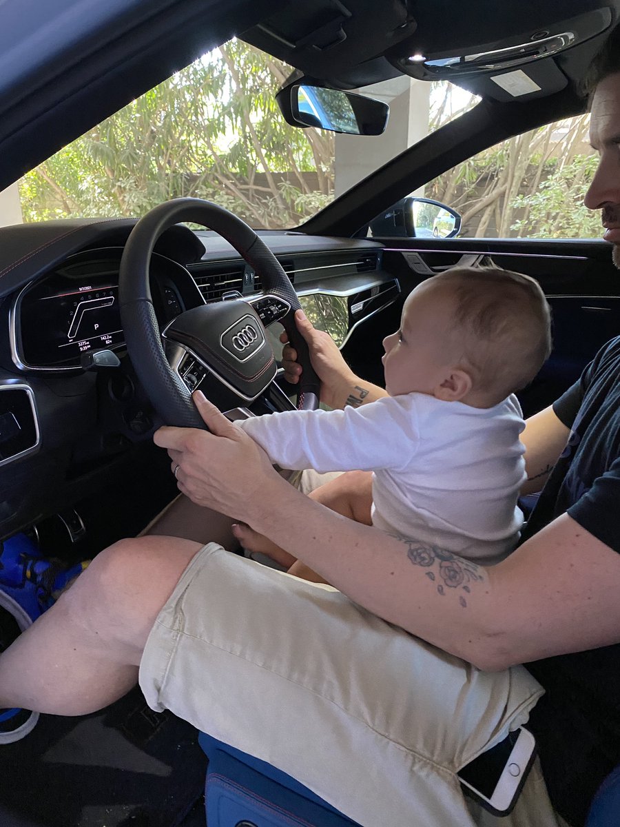 str8edgeracer's tweet image. early AM driving lessons #RS6 #FastBaby
