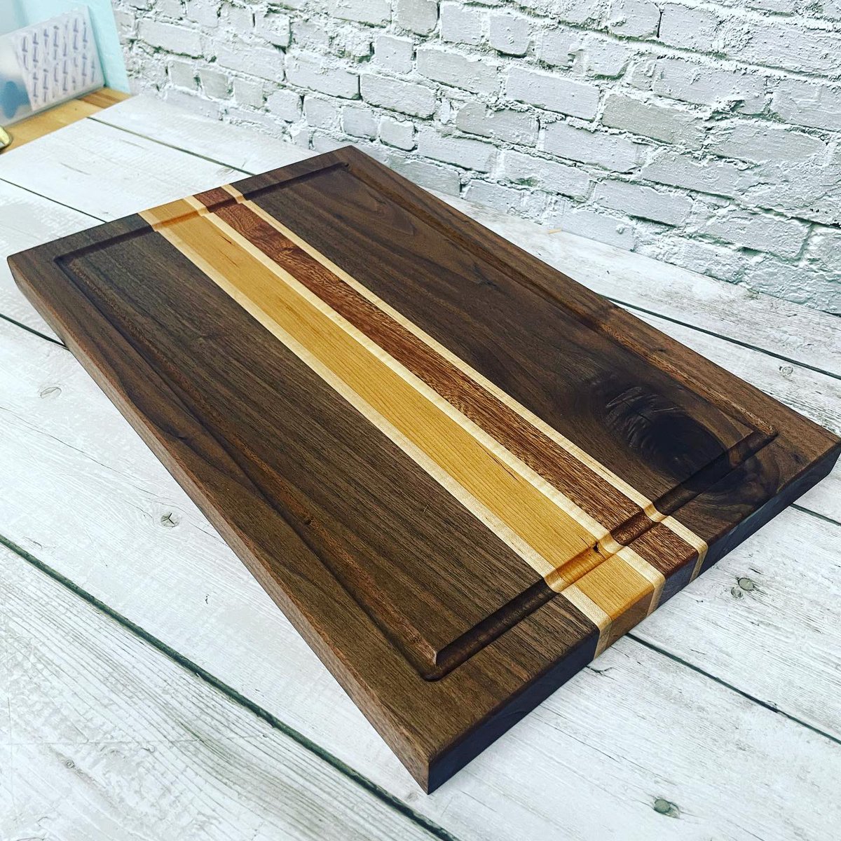 FDesignxo's tweet image. Cutting board finished up 
#cutting #cuttingboard #Autumn #handmade #BackToWork #business #farmhouse #woodwork