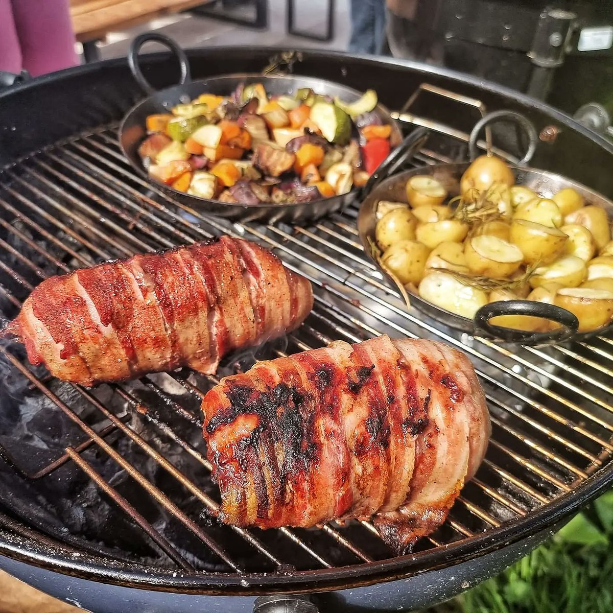 devonwoodsmoke's tweet photo. Awesome bbq and baking class @UkbbqSchool with @Sue_Stoneman this afternoon... she's a star, and the food is superb, get in touch as we have only a couple of spaces left on her classes in September and October
#ukbbqschool #bbq #ukbbq https://t.co/Er6EwkxR49