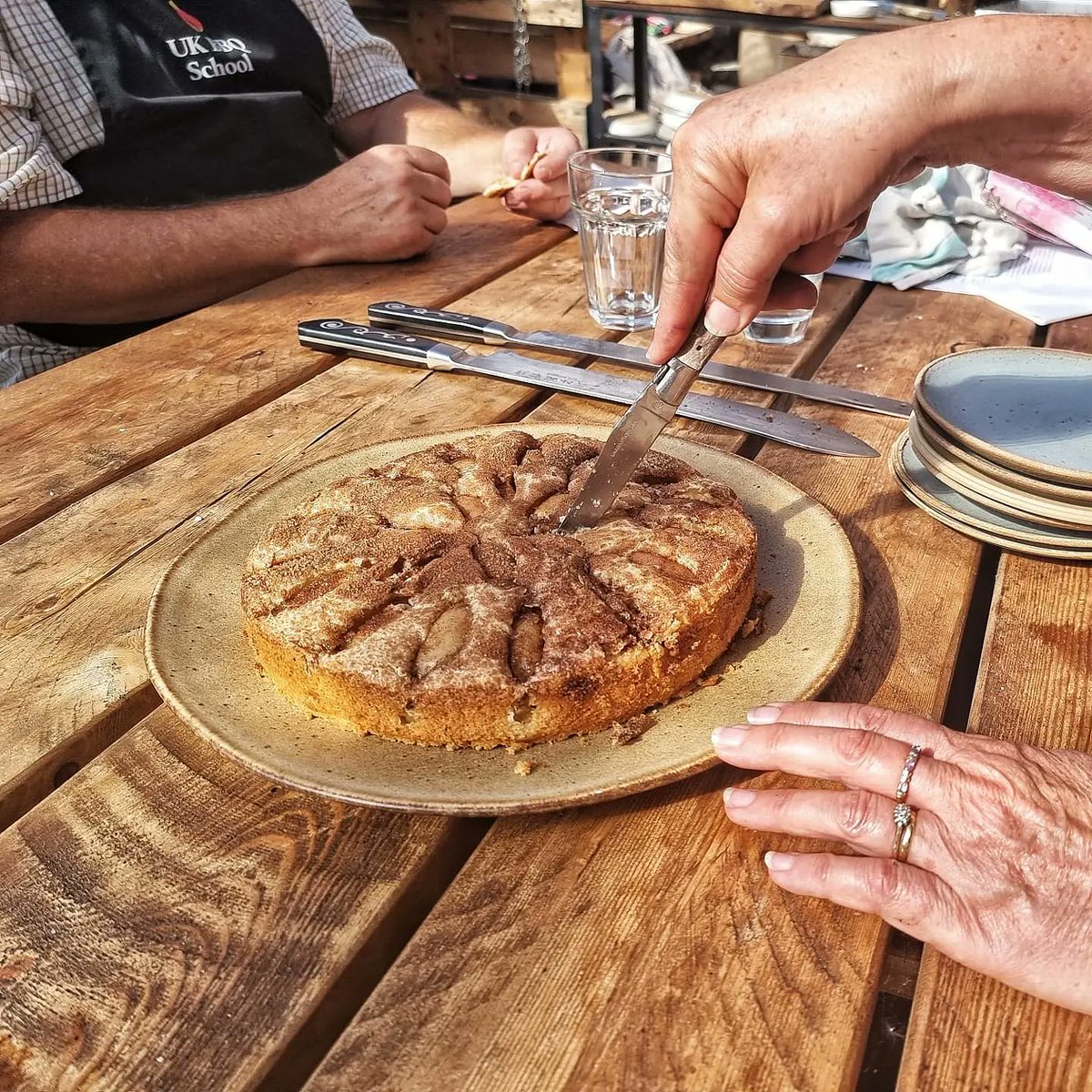 devonwoodsmoke's tweet photo. Awesome bbq and baking class @UkbbqSchool with @Sue_Stoneman this afternoon... she's a star, and the food is superb, get in touch as we have only a couple of spaces left on her classes in September and October
#ukbbqschool #bbq #ukbbq https://t.co/Er6EwkxR49