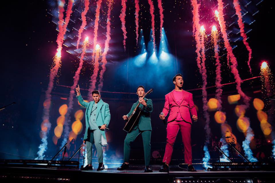 JacksUSAPub's tweet photo. We’re running our FREE SHUTTLES to the @jonasbrothers concert tonight at @AmFamAmp starting at 5pm #MKE https://t.co/Gtn46f6rv7