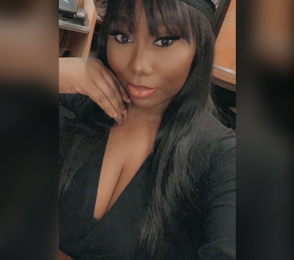 BombshellCole's tweet photo. Bangs 😊😊 https://t.co/Xu1MorkEzm