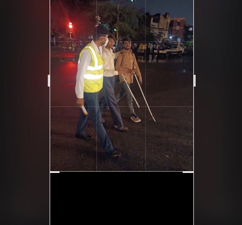 A ray of light for two visually challenged fellow citizen. Ct sandeep at mandir Marg red light. #DelhiPolice #CPDelhi #CPtraffic