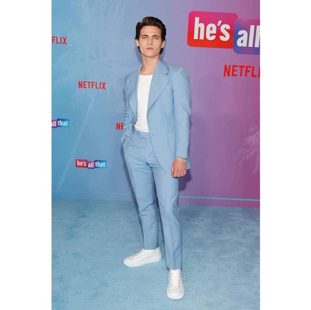 DavidYurman's tweet photo. .@_TannerBuchanan attends the premiere of "He's All That" in the #DavidYurmanMen Curb Chain Bracelet ⛓ https://t.co/xlV3BzJNgi