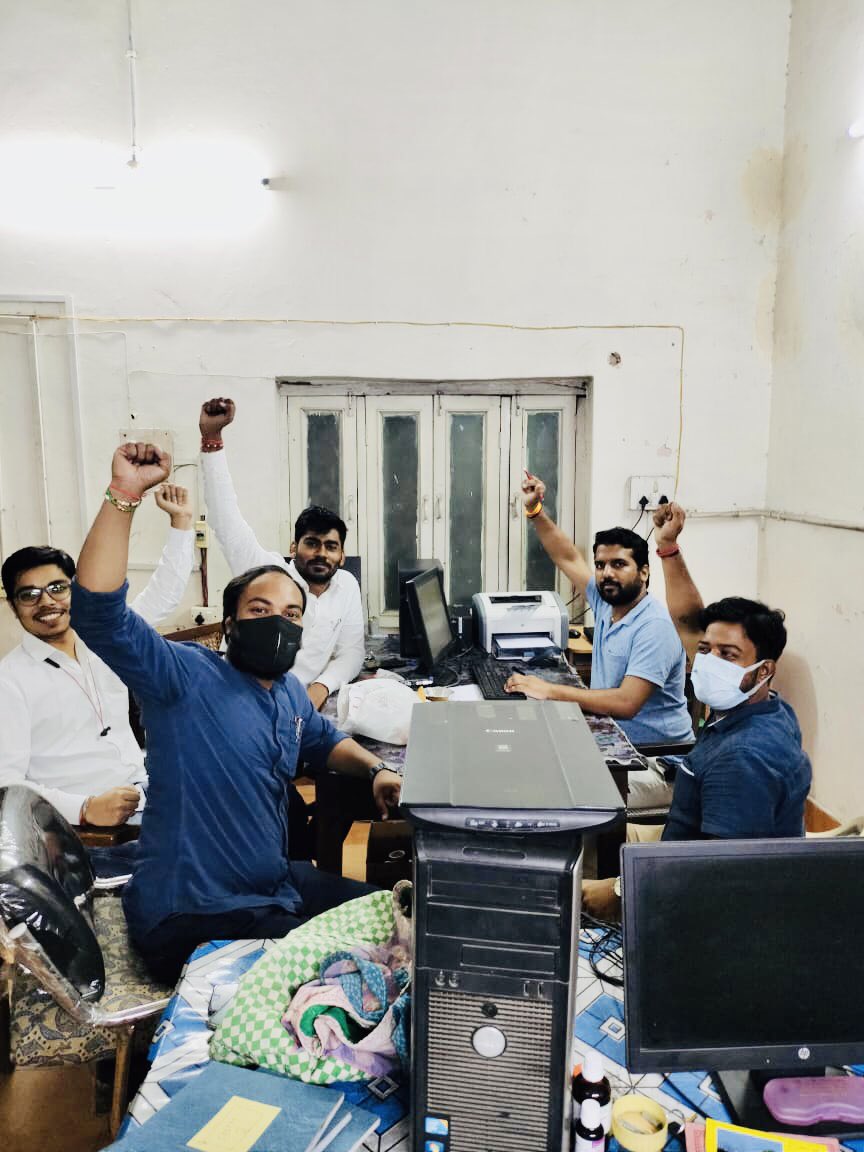 visionampere's tweet photo. आज अपने अभियंता साथियों के साथ संगठन की मीटिंग में प्रबंधन के द्वारा विद्युत व्यवस्था को सुचारू रखने हेतु सकारात्मक कदम ना उठाने , व उपभोक्ता देवो भव की निती मै व्यवधान उत्पन्न कर रही संसाधनों की कमी पर वार्ता कर प्रदर्शन किया गया l जय अभियंता संघ✊ https://t.co/8GqokdCRbg