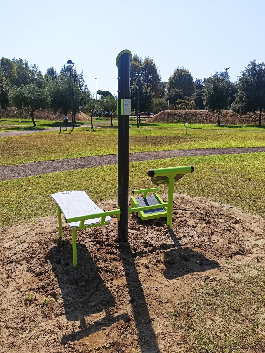 ComuneCamaiore's tweet photo. Allenarsi all'aria aperta è una delle attività più comode e salutari che si possono fare in tutte le stagioni. 

È per questo motivo che l'Amministrazione comunale ha deciso di fare installare tre macchine per l'allenamento fisico presso il Parco del Secco a Lido di Camaiore. https://t.co/C5yH2LLLLj