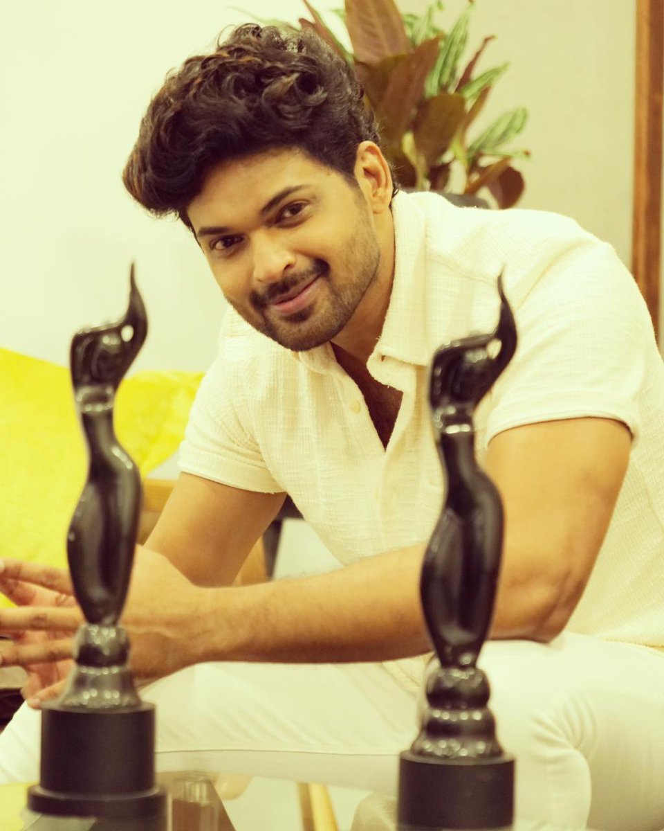 " Perfection is not attainable, but if we chase perfection we can catch excellence" - Unknown.

Post winning my two alluring black ladies at home, reminds me the best is yet to be....#filmfare #Actor #awards #AjmalAmir