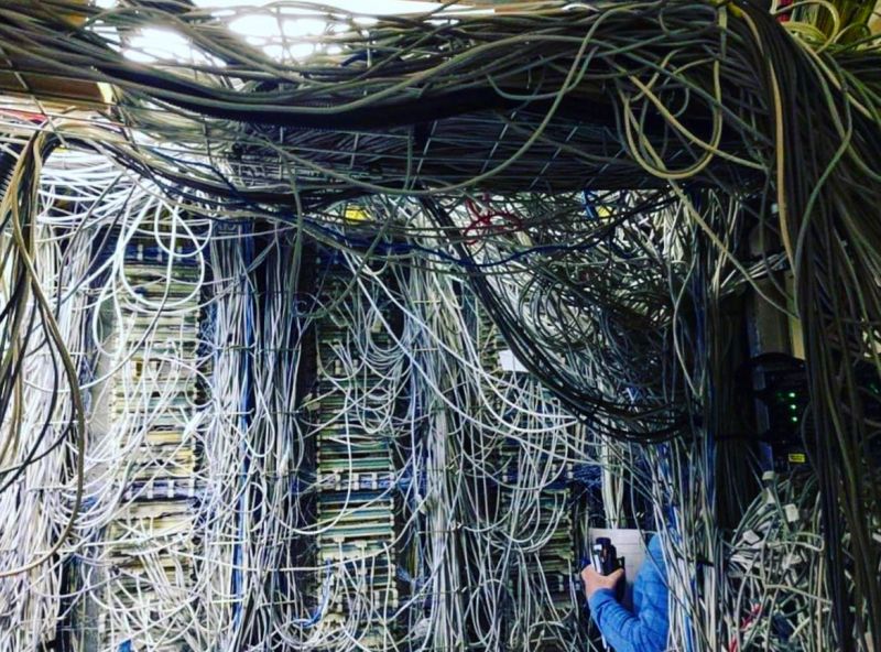 CiscoNetworking's tweet photo. What’s your first thought when you see this? 🤔💭

#CableWednesday #Cabling https://t.co/s7HLlPb6yV