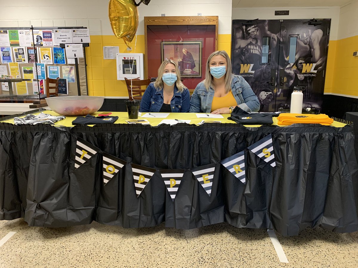 Don’t forget to stop by the Club &amp; Org Fair today in Blatnik from 11-2pm! Sign up for the RA Interest meeting and be entered to win a free tshirt! 🖤💛🐾