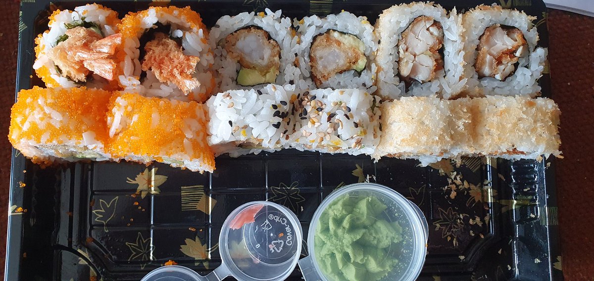 TweeWees's tweet photo. Als ik het mag zeggen zou ik graag wat meer gember en wat minder wasabi bij mijn sushi krijgen. #crunchbox https://t.co/igwHU48B9N