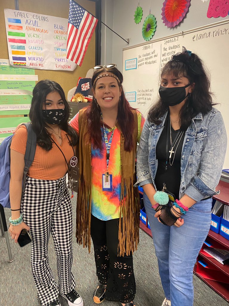 sracabreraspan's tweet photo. โฎ๏ธ&โฅ๏ธ! Decades day! #homecoming #Raiders #northbrookhs @northbrookhigh @sracabreraspan https://t.co/vMRqu2oA4C