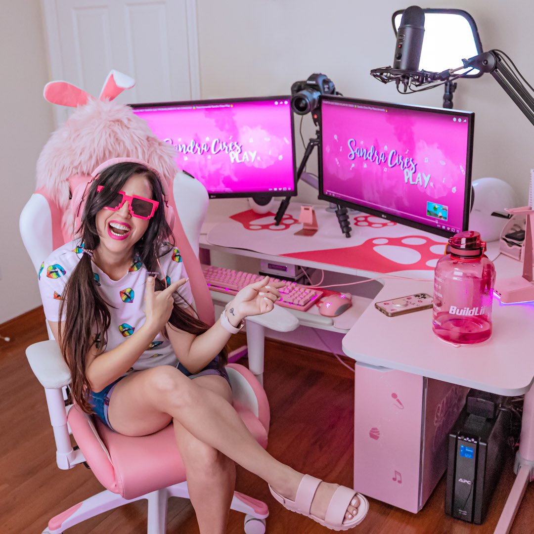SandraCiresArt's tweet image. Te muestro mi cuarto de juegos a detalle! Corre a Ver el Video 👉youtube.com/watch?v=coAv3X… ❤️ #PerfectSetUp @CanonMexicana