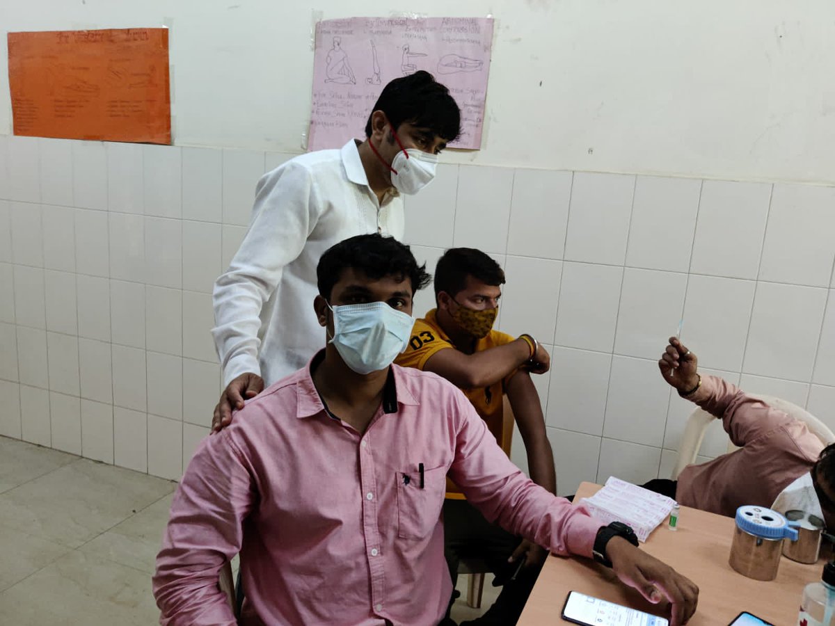 YogirajDabhadkr's tweet photo. Under the Leadership &amp; Guidance of MLA Dr Bharati Tai Lavekar Ji , Today Vaccination Center in Ward 60 - Versova Constituency administered highest 834 Vaccine Doses. https://t.co/BkOmIrQwKL