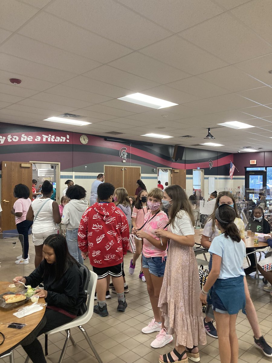 greecearcadiams's tweet photo. Our new 6th grade Titans are enjoying lunch! @GreeceCentral @CPreston81 @mrlumb https://t.co/KLhb3LJttM