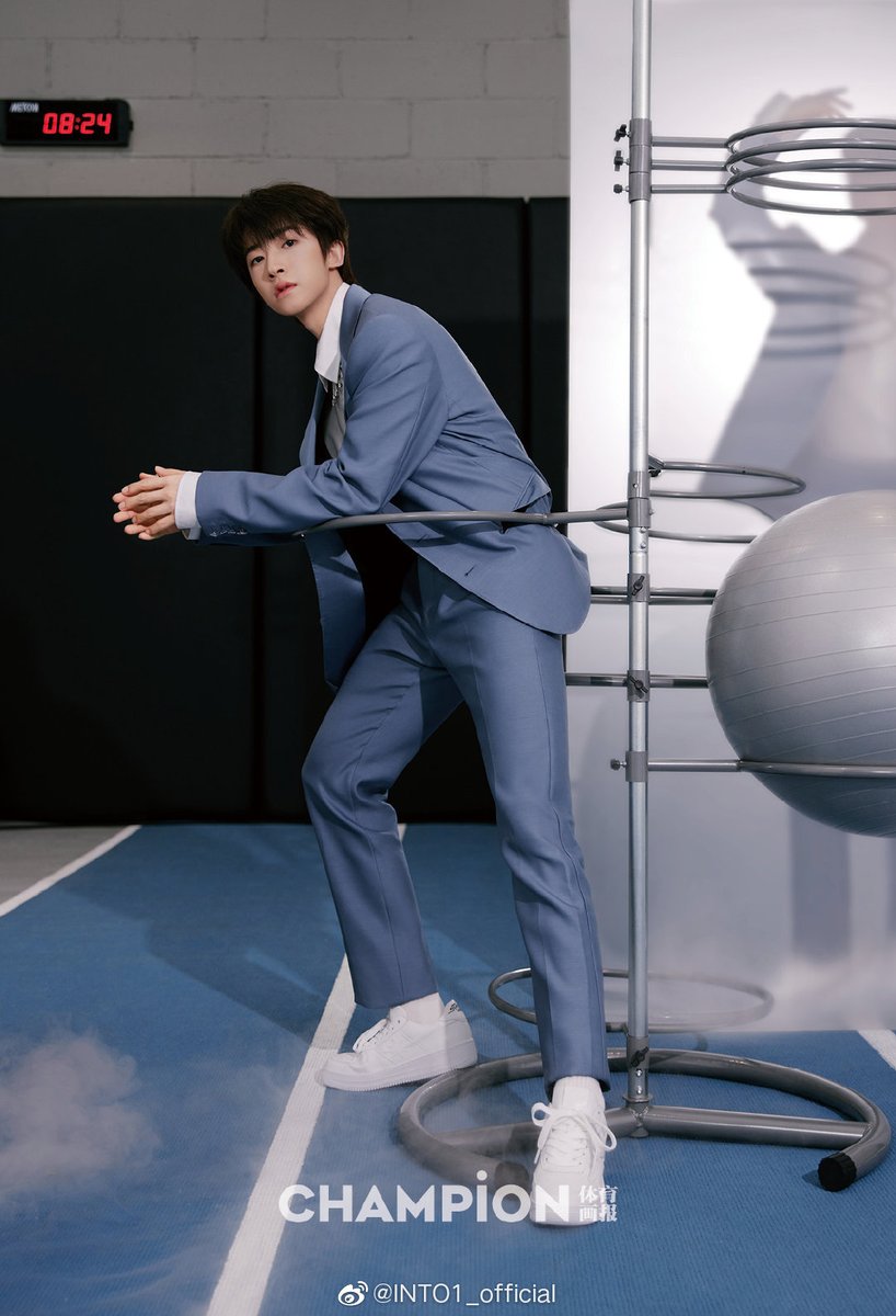 liuyu_updates's tweet image. Liuyu CHAMPION magazine pics🐟💙
♡ 08 | 09 | 2021 ♡
© 微博『CHAMPION体育画报』
❄️ Follow @liuyu_updates for more updates❄️
#liuyu #into1 #刘宇 #chuang2021 #CHUANG2021final