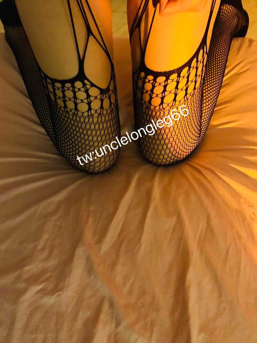unclelongleg66's tweet photo. 晚上收到骚宝贝发来的几张自拍，都是原相机未p照哦。想发上来看看大家有没有什么想法，身高170+，尽情留言，小骚货会自己看评论。 https://t.co/VltnD0oLnS