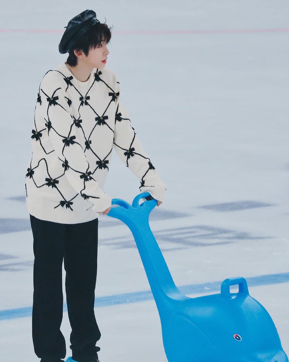 liuyu_updates's tweet image. Liuyu ice skating❄️🐟💙
♡ 08 | 09 | 2021 ♡
© 微博『MONOPOLY0824_刘宇、ROSETTE | 刘宇』
❄️ Follow @liuyu_updates for more updates❄️
#liuyu #into1 #刘宇 #chuang2021 #CHUANG2021final