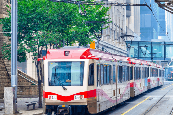 Prepare4Canada's tweet photo. Calgary's public transport system is an affordable way for newcomers to get around the city and keep the city green! It's also a great way to reduce expenses when you first move to Calgary.

#newcomers #newtocanada #cdnimm #cometocanada #lifeincanada

https://t.co/h4TZwKdYPw https://t.co/pxMci0giGq