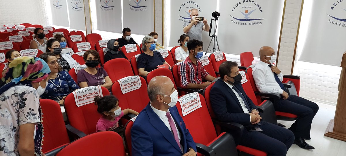 ANTALYAHEM's tweet photo. "Dünya Okuma-Yazma Günü"nü İlçe Milli Eğitim Müdürümüz Kenan YAVUZ, Şube Müdürümüz Kenan TÜRK ve kursiyerlerimizin katılımı ile kutladık.
@tcmeb @mebhbogm @sdulger43 @huseyiner07 @k_yavuz07 @Yavuzkala1 @FedaiYAMAN3  #DünyaOkumaYazmaGünü https://t.co/7EvFKxOrhI