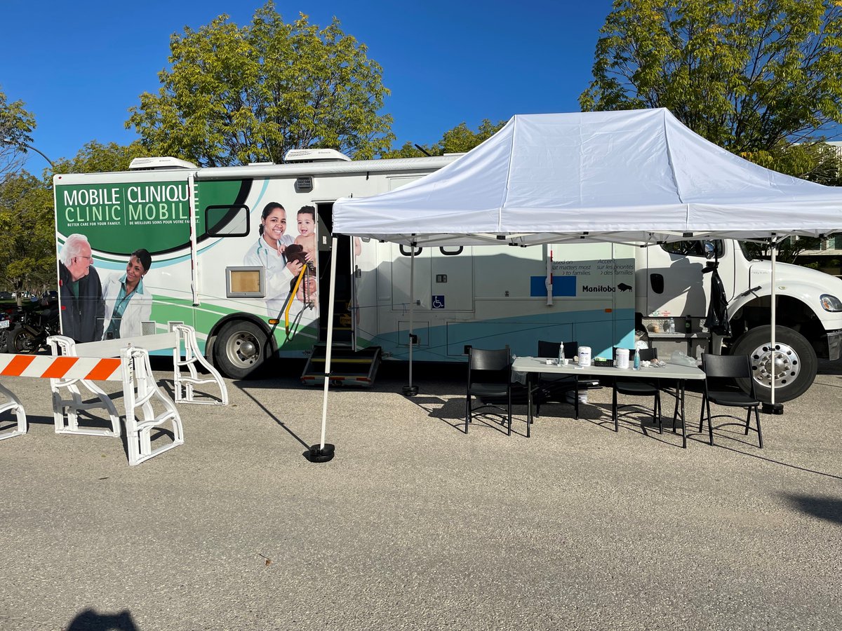 Happening Today in P Lot! @WinnipegRHA Mobile Immunization Clinic at the Fort Garry Campus! (Behind education, beside parkade) Hoping to covid-19 immunize as many folks as possible and make it convenient for them. Open to the general public.
