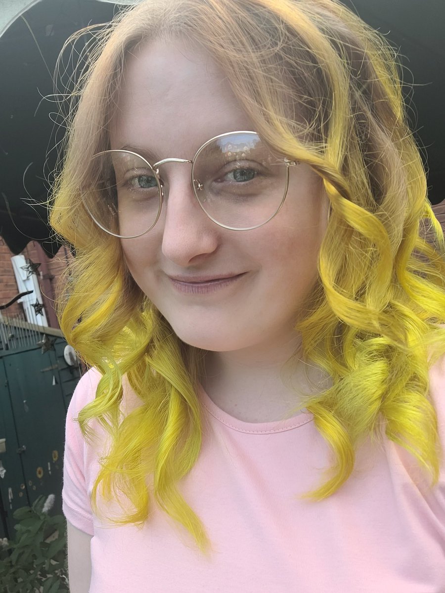 sialynce's tweet image. Before and after, new look for #stackfest 🤩