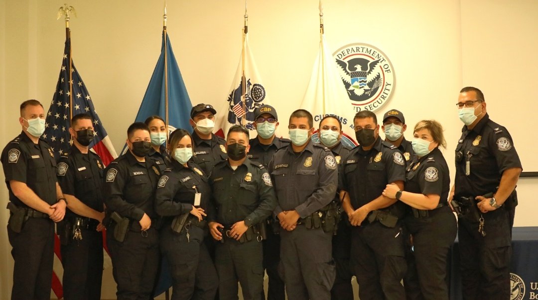 CBPPortDirELP's tweet photo. Yesterday, (A) PD Douglas recognized a group of CBP Officers and their leadership team, who have excelled at implementing immigration laws at the Port of El Paso. Thank you for your diligent work. https://t.co/2cB3ayZQo8