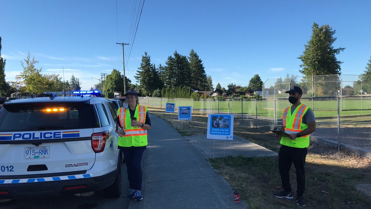 RoadSafetyKate's tweet image. #SlowDown #EyesFwdBC #CellWatch #NoNeedForSpeed. @icbc, Police &amp;amp; Volunteers are working together in @MPSD75 @Mission_BC to support students returning to school safely. Even short glances away from the road increases your risk of crashing. Leave your phone alone while driving.📵