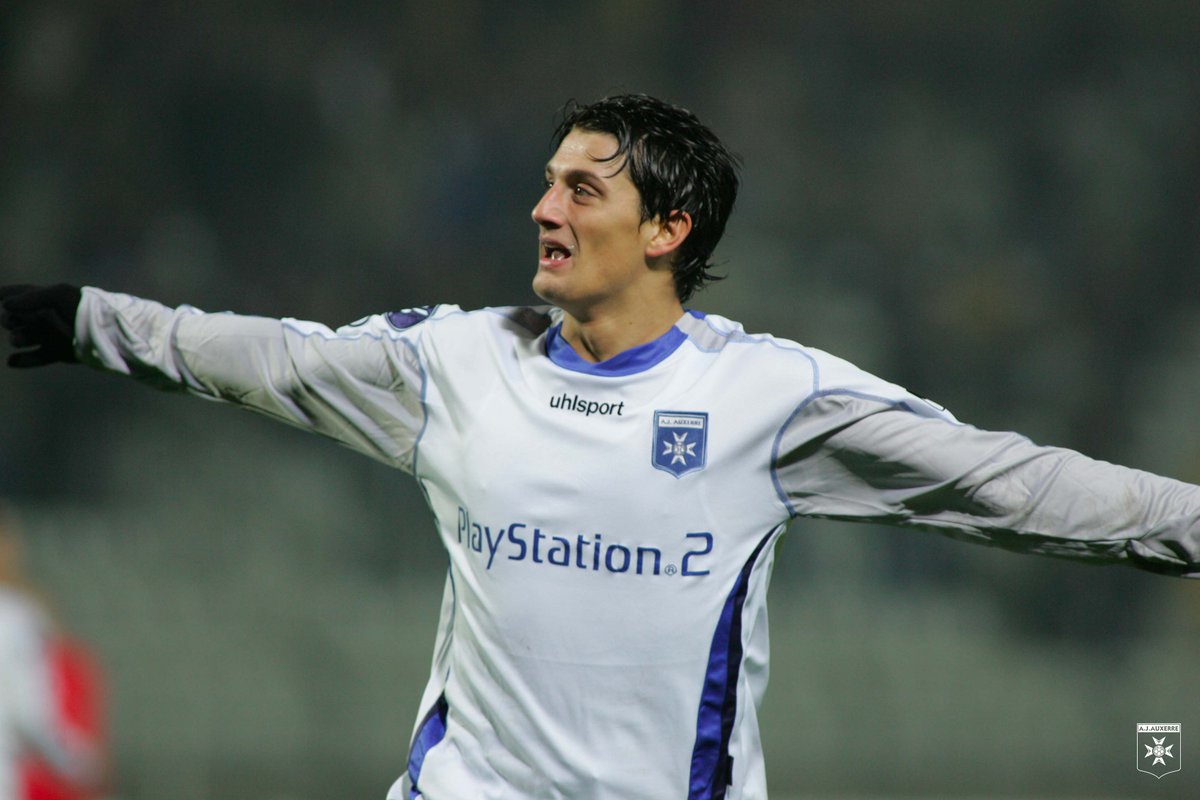 AJA's tweet image. L'AJA souhaite un joyeux #AJAnniversaire à Luigi Pieroni, passé au club entre 2004 et janvier 2007 🔵⚪