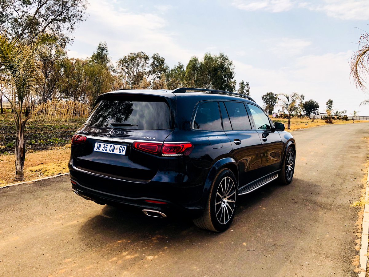 IamKumbi's tweet photo. Currently putting the Mercedes-Benz GLS 400d through its paces this week, the presence alone is head turning. The 3.0L straight-six turbo diesel engine produces 243kW/700nm via a 9-speed transmission sending power to all 4 wheels powering the 2.5 tonne beast from 0-100 in 6.3s 🥵 https://t.co/HBpeVMKUjK