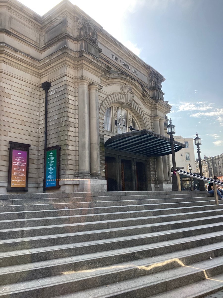 Hello most majestic Edinburgh x You are particularly beautiful today x 

peteralexanderjobson.co.uk