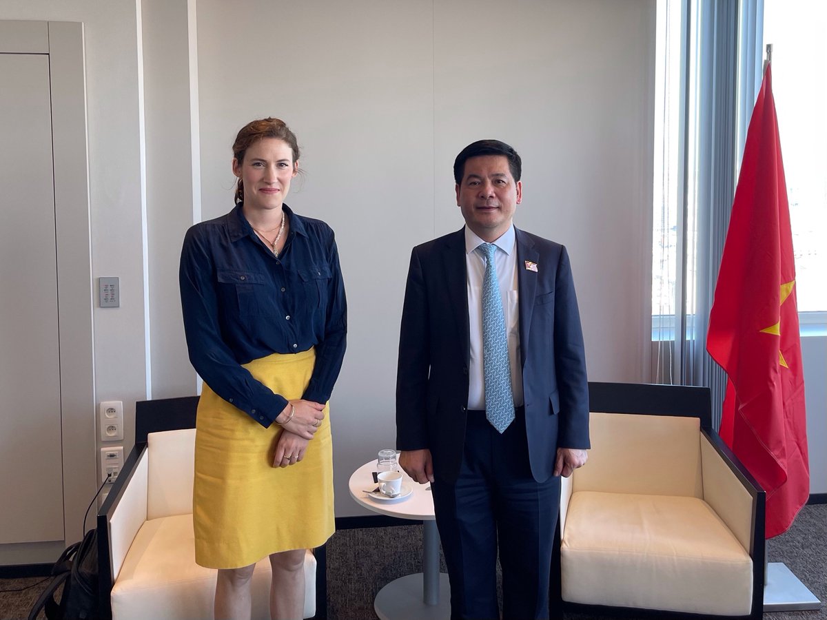 AWEX Asia-Pacific (@awex_asia) on Twitter photo Rencontre entre Mme Kate Antrobus, CIO d'nivercells et le Minister of Trade and Industry du Vietnam, échanges de vue sur les possibilités de collaboration entre l’entreprise wallonne et le Vietnam pour des équipements de production de vaccins pour le Covid-19 <a href="/Univercells_sa/">Univercells</a> Rencontre entre Mme Kate Antrobus, CIO d'nivercells et le Minister of Trade and Industry du Vietnam, échanges de vue sur les possibilités de collaboration entre l’entreprise wallonne et le Vietnam pour des équipements de production de vaccins pour le Covid-19 <a href="/Univercells_sa/">Univercells</a>