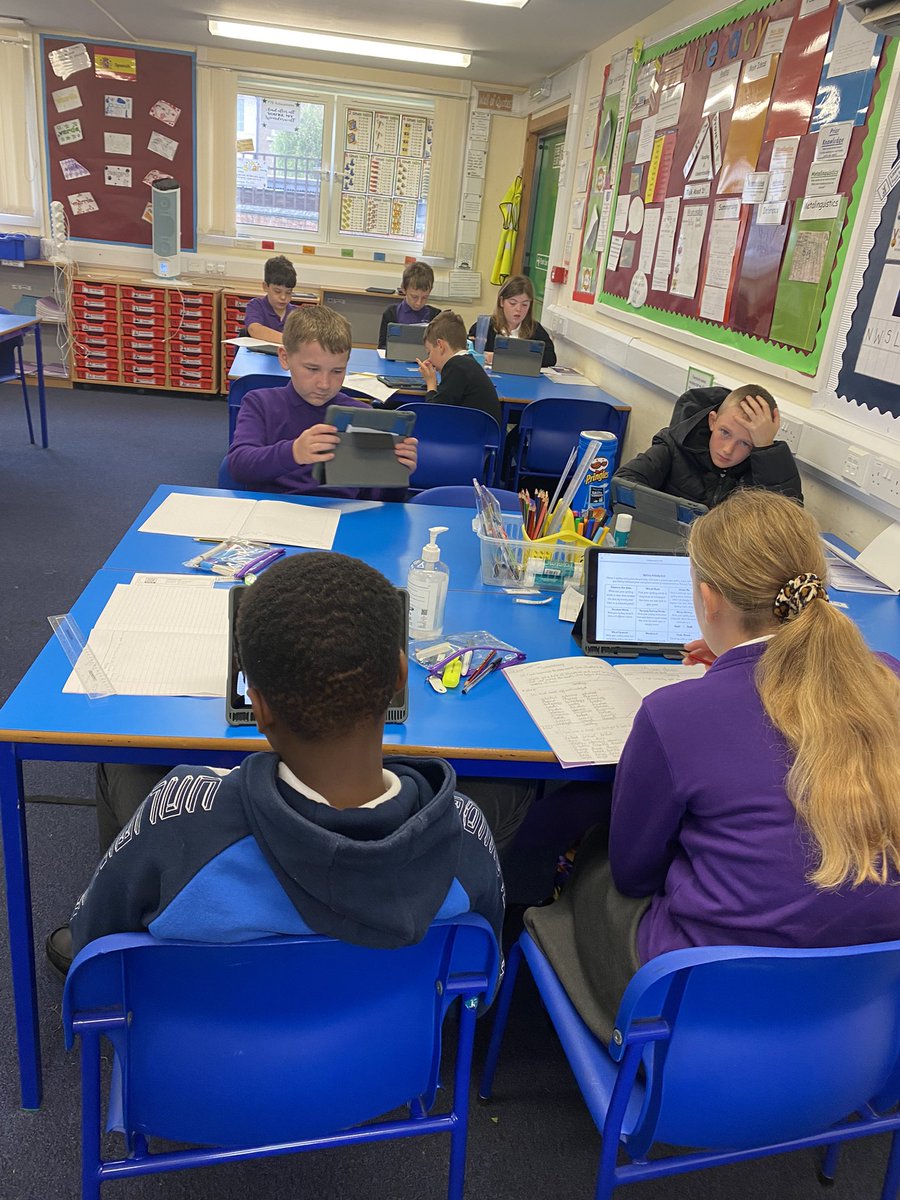 beanxmissrisk's tweet photo. This morning we were given 15 minutes to practise our spelling words for this week. How did we practise? You’ll have to ask P7R. They all chose their own activities! Some chose 1, some chose 2 or 3. #BPSLearnerParticipation #BPSLiteracy https://t.co/nnZlqNtSRN