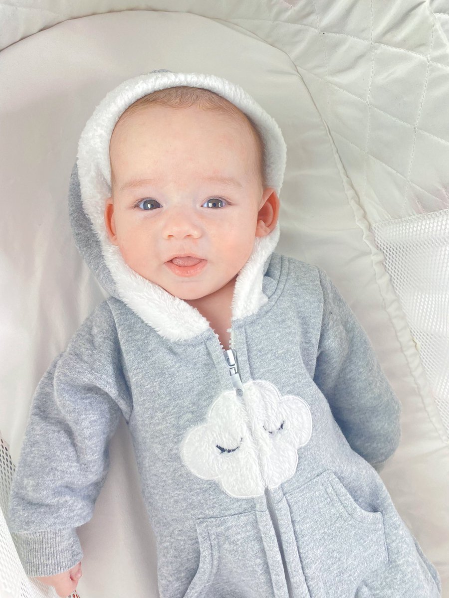 WhatsUpAxel's tweet photo. Waking up to this every day 🥰☁️🌙
#momlife #meyou #baby #family #parenting #wednesdaythought https://t.co/g4Y4nnO7il
