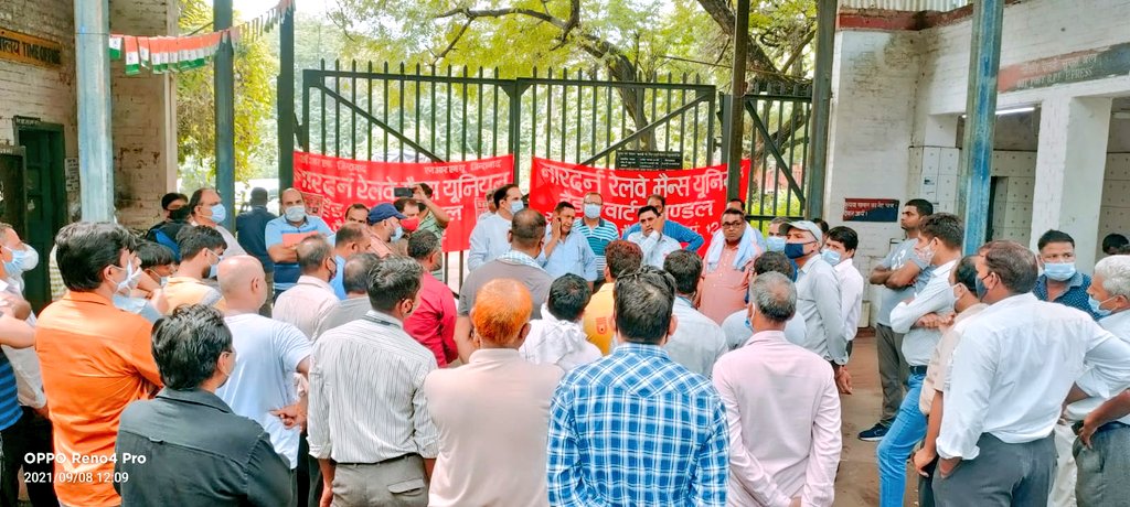 NRMU हैडक्वार्टर मण्डल की शाखा संख्या 12 प्रिंटिंग प्रेस शकूरबस्ती द्वारा प्रचंड चेतावनी दिवस मनाया गया उसके कुछ छाया चित्र ||
#Railways_Against_Monitization 
<a href="/ShivaGopalMish1/">Shiva Gopal Mishra</a> <a href="/RailMinIndia/">Ministry of Railways</a> <a href="/RailwayNorthern/">Northern Railway</a> <a href="/Sanjeev1111966/">Sanjeev Saini</a>