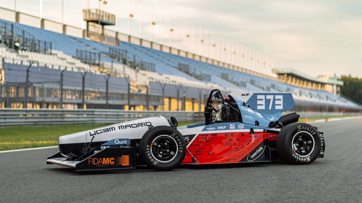 VSD_Events's tweet photo. Un año más, seguimos apostando por la competición a todos sus niveles.
Por eso seguimos apoyando a los chicos y chicas del @MADFormulaTeam.
Competición, motor, tecnología y pasión por lo que se hace. Gracias por permitirnos ir a vuestro lado en cada reto. 🙂
#EquipoVSD #MADFT https://t.co/GefIWoIA8v