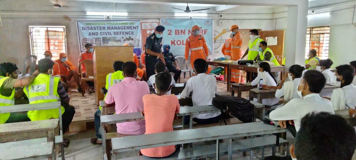 02ndrf's tweet image. ♦️आपदा सेवा सदैव सर्वत्र♦️
#capacitybuildingprogram
▪️Team 2 BN NDRF conducted  #CommunityAwarenessProgram at Radha Rani High School,Block- Sandeshkhali,Dist N 24 PGS(WB)
▪️BDO,BDMO,Police,Teachers, Students &amp;amp; Civil Volunteers  participated
@ndmaindia
@NDRFHQ
@satyaprad1 
@wbdmcd