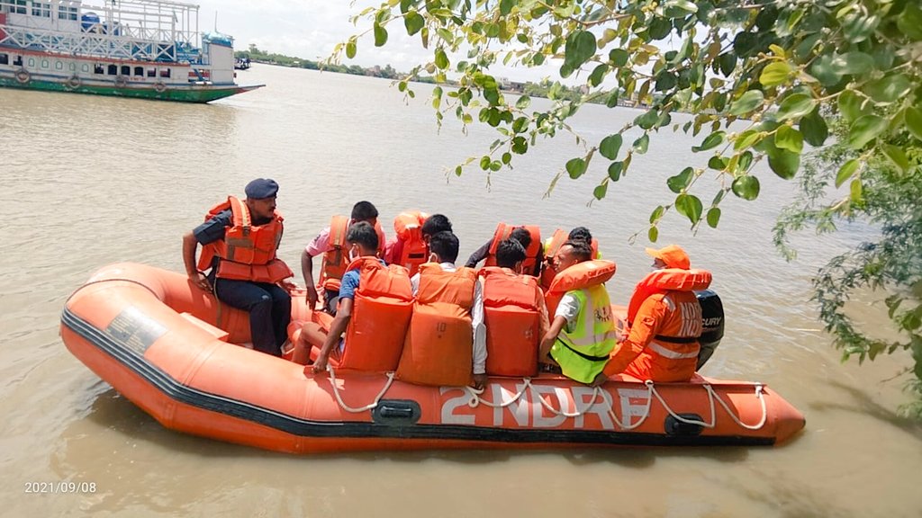 02ndrf's tweet image. ♦️आपदा सेवा सदैव सर्वत्र♦️
#capacitybuildingprogram
▪️Team 2 BN NDRF conducted  #CommunityAwarenessProgram at Radha Rani High School,Block- Sandeshkhali,Dist N 24 PGS(WB)
▪️BDO,BDMO,Police,Teachers, Students &amp;amp; Civil Volunteers  participated
@ndmaindia
@NDRFHQ
@satyaprad1 
@wbdmcd