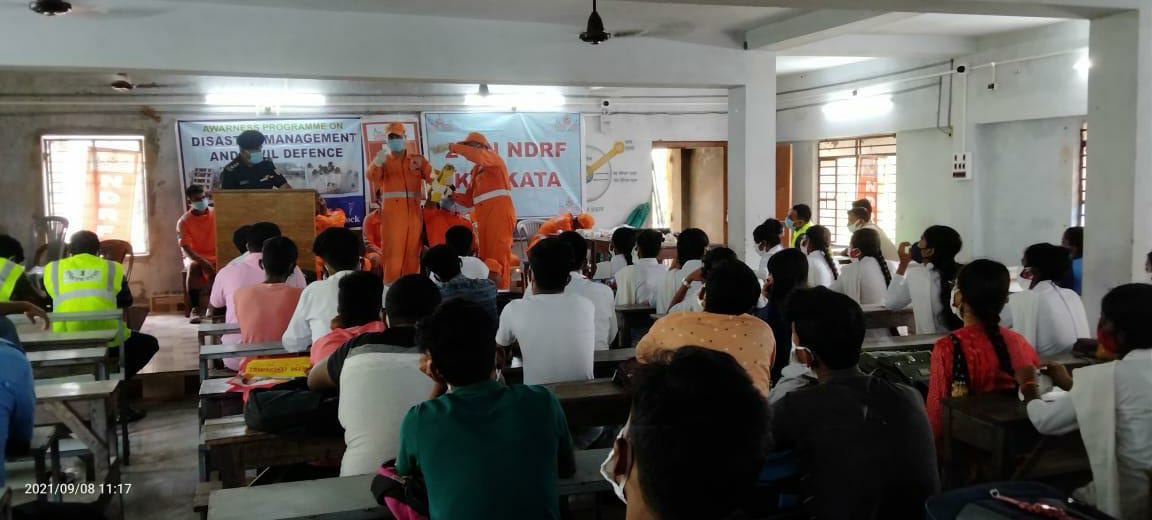 02ndrf's tweet image. ♦️आपदा सेवा सदैव सर्वत्र♦️
#capacitybuildingprogram
▪️Team 2 BN NDRF conducted  #CommunityAwarenessProgram at Radha Rani High School,Block- Sandeshkhali,Dist N 24 PGS(WB)
▪️BDO,BDMO,Police,Teachers, Students &amp;amp; Civil Volunteers  participated
@ndmaindia
@NDRFHQ
@satyaprad1 
@wbdmcd