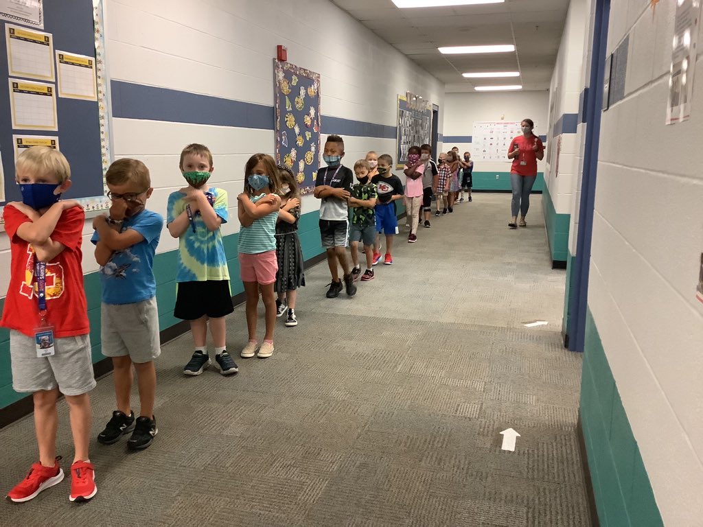 EnglishLanding's tweet photo. The Eagles are working hard on soaring in the cafeteria! #ELPride #parkhillproud #PBIS https://t.co/Uwm6lwAnz9