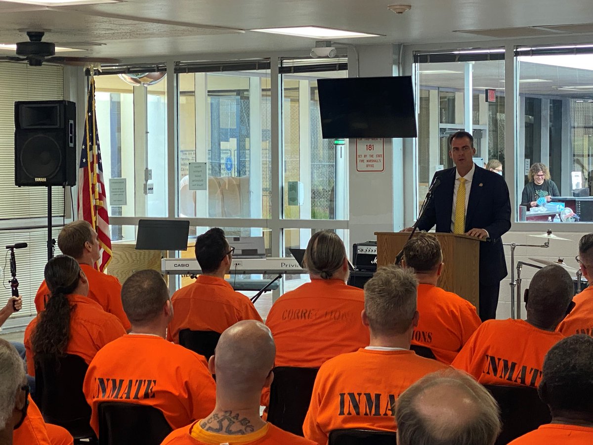 GovStitt's tweet image. It was an honor to speak at the first convocation for the @obunews Prison Divinity Program, which offers inmates in Oklahoma prisons the opportunity to earn a BA in Christian Studies.

After graduating, they will minister to other inmates in prisons across the state!