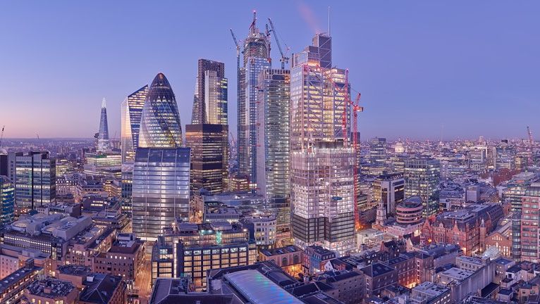 Now's the time to explore and make memories🌍. Every Chapter building is as special and unique as its residents. So why not grab a friend and head straight to Chapter Spitalfields? Imagine spilling the tea at the 32nd-floor bar☕? Talk about the view👁️