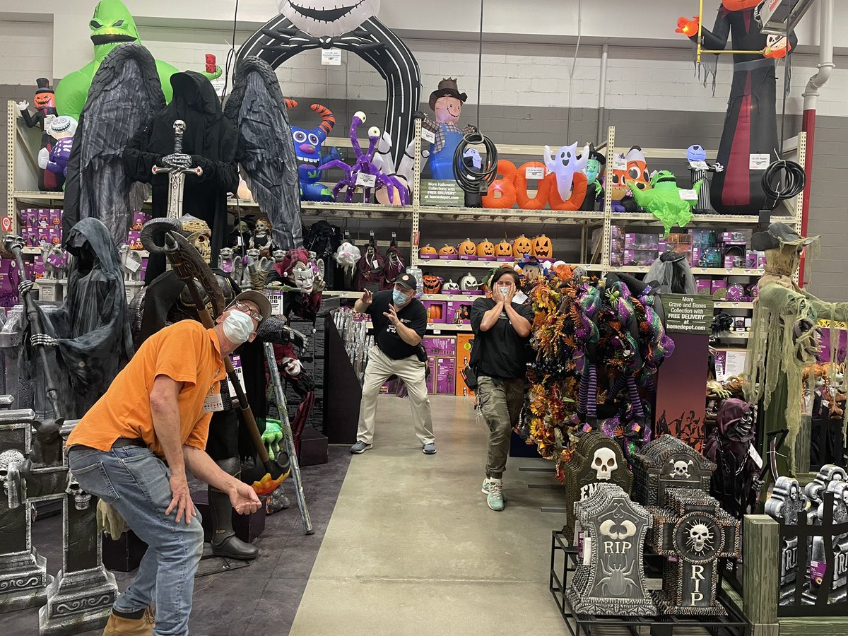Halloween 🎃! Another amazing set by our MET team! #D71InItToWinIt <a href="/NicoletteH17/">Nicolette Harris</a> <a href="/MatteHome/">Renee</a>
