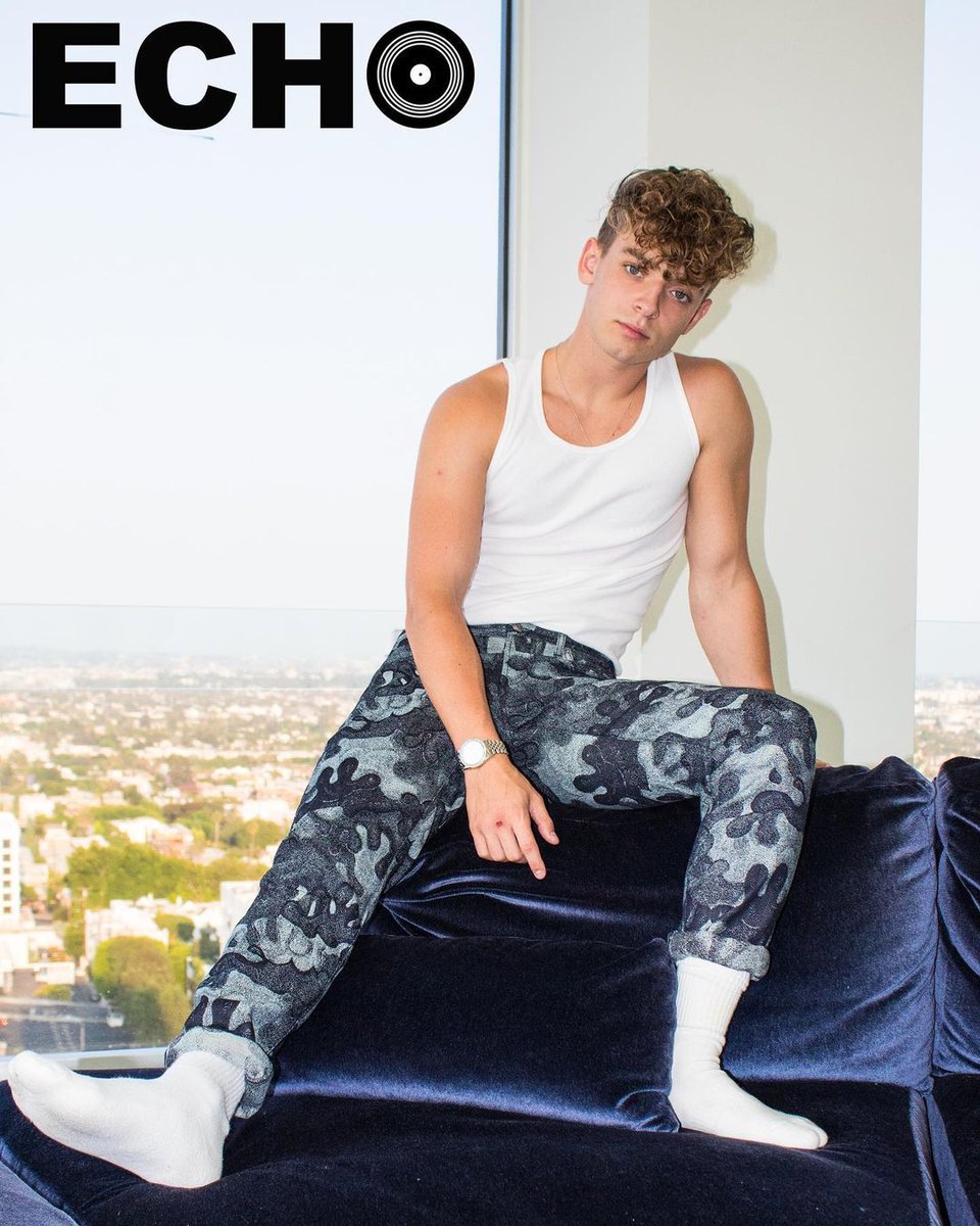 Josh Beauchamp para a Echo Magazine.