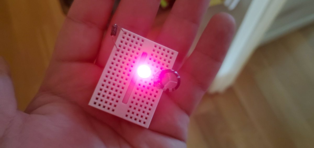 ATinyGreenCell's tweet image. I charged this one with a 2.4v solar cell + basic diode in afternoon sunlight to about 2v and then placed a red LED across its legs. Still running after 23 mins with usable levels of light albeit dimmer. Fun with farads!