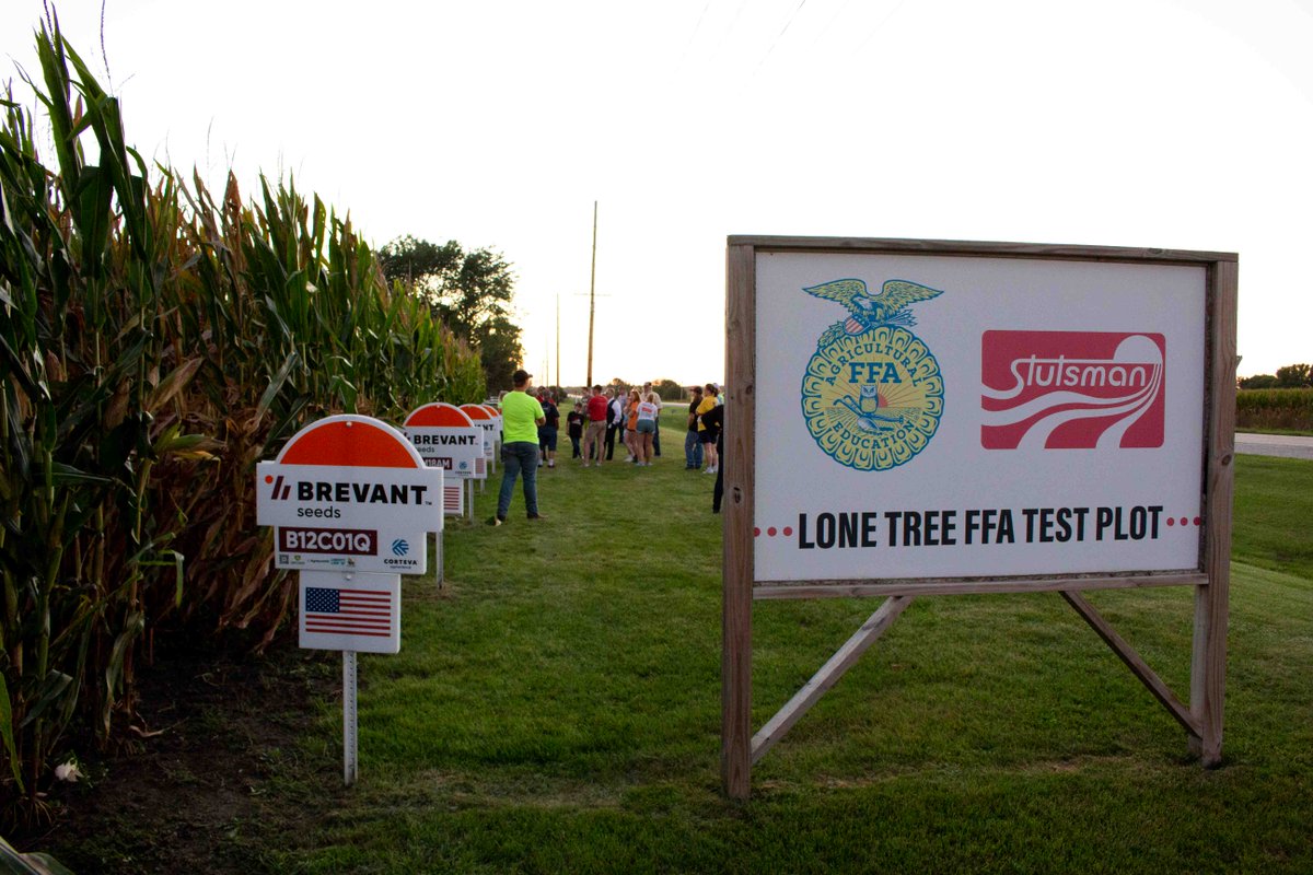 EldonCStutsman's tweet image. We spent some time at the @LoneTreeFFA test plot last night! 
There may have been 🍦 involved! 
#testplot #DoingtoLearn @iowaffa @NationalFFA #stutsmans