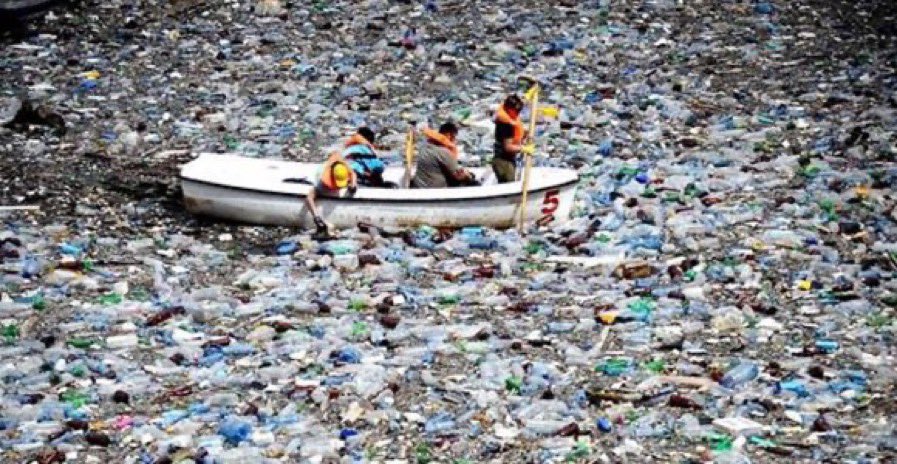 BrentToderian's tweet photo. Before choosing bottled water over tap water, remember it takes more than 10X the water that a bottle of water holds to make the plastic bottle &amp; transport the water. And that’s before considering the fuel &amp; ghg’s, the 1000 year bottle life, &amp; how much $ we’re paying for water. https://t.co/YcfceFPFc8