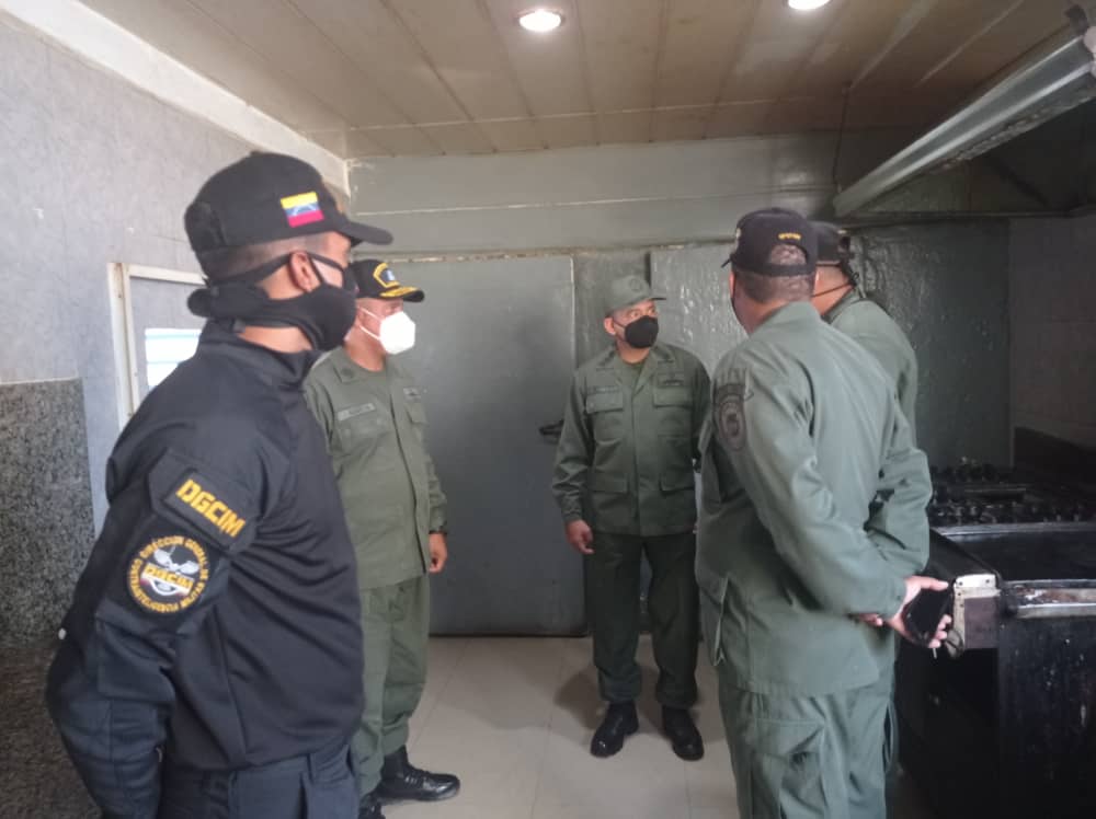 ArmadaFANBVzla's tweet photo. #DeInteres || A fin de verificar sus Instalaciones, Nivel de Apresto Operacional y Bienestar del Personal, el ALM @Alexjvb44, visitó y pasó revista a la Estación Secundaria de Guardacostas Juan Griego @AB_GCJuanGriego.

@NicolasMaduro 

#NavegandoAlBicentenario https://t.co/NhItrF2c3K
