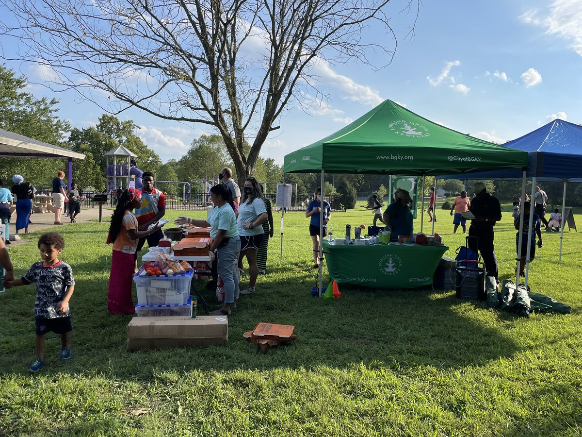 MelindaHillBG's tweet photo. A great evening at Pedigo Park for the #bggovtogo block party! https://t.co/p2tTEUXlku